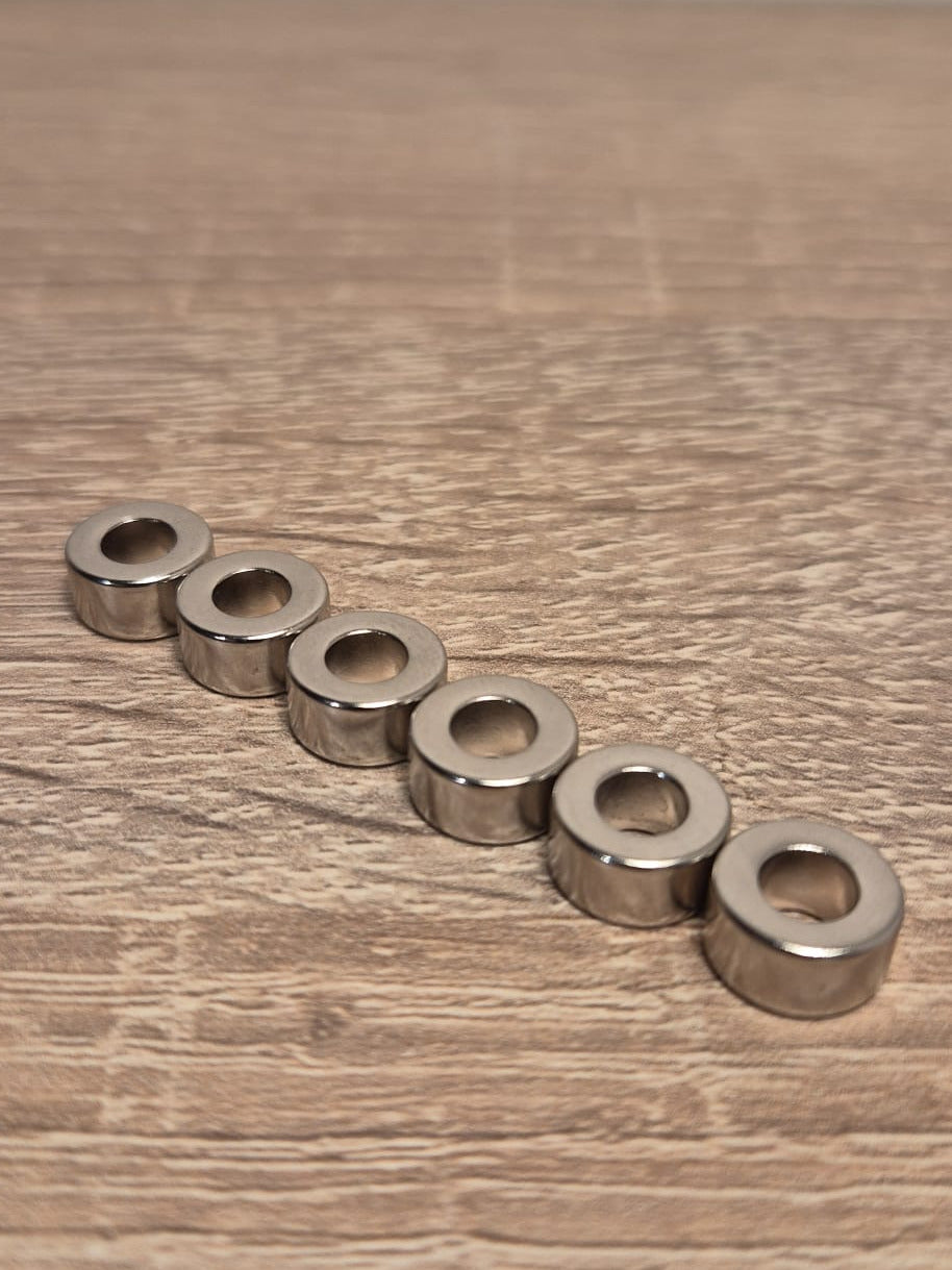 Sechs Magnete an einander gereiht